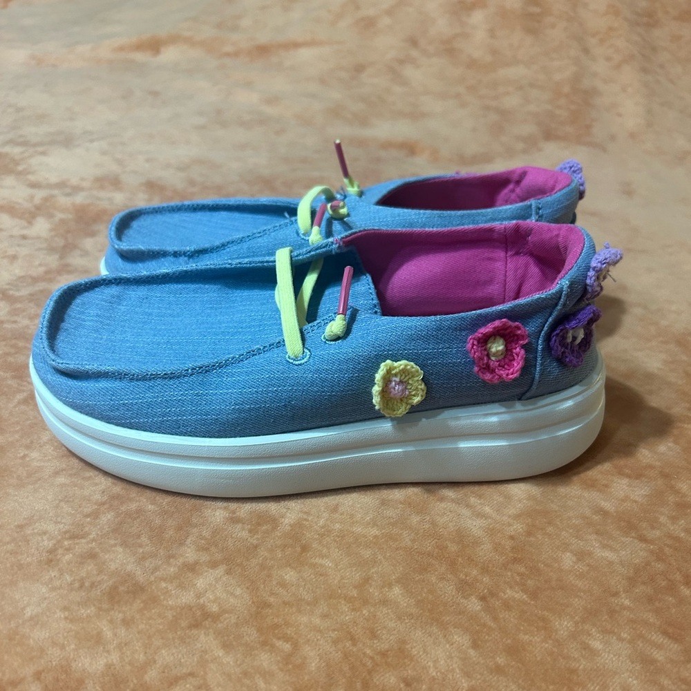 Hey Dude ⚜️ Wendy Youth Rise Blue Crochet Dahlia Style Shoes with Floral Accents